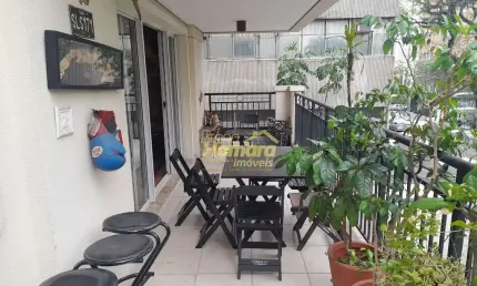 Apartamento à estilo graden a venda, 3 dormitórios, 3 vagas de garagem, andar baixo, em excelente l