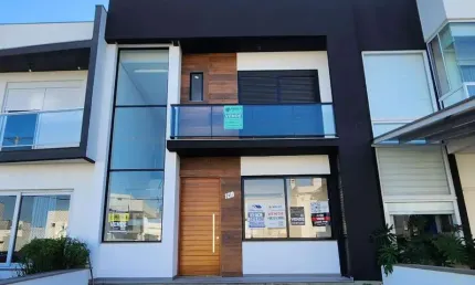 Casa em condomínio fechado com 3 quartos à venda na Rua Jorge Babot Miranda, 680, Aberta dos Morros, Porto Alegre, 158 m2 por R$ 890.000