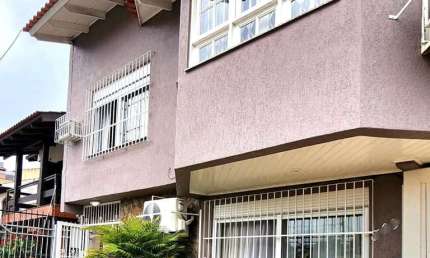 Casa com 4 quartos à venda na Travessa Kuluene, Partenon, Porto Alegre, 230 m2 por R$ 979.000