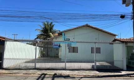 Casa para Venda em Goiânia, Setor Bueno, 6 dormitórios, 2 suítes, 3 banheiros, 8 vagas