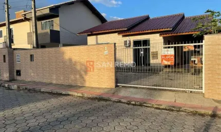 Casa em condomínio fechado com 3 quartos para alugar na Rua Fidélis Govoni, 840, Campeche, Florianópolis, 90 m2 por R$ 4.500