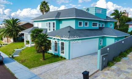 Casa em Condomínio fechado, 700m2, 05 Suítes, Elevador, Piscina.