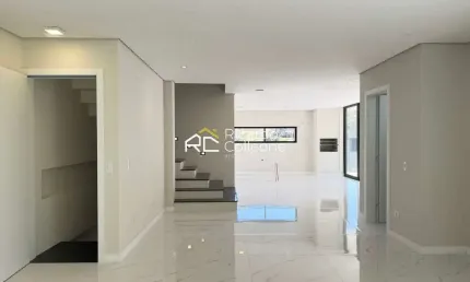 Casa em Condomínio Fechado, Nova! Face Norte, 396m2, 4 Suítes, 6 Vagas.