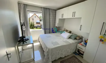 Sobrado ensolarado com 3 quartos e terraço no bairro pilarzinho