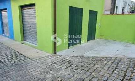 Sobrado com quatro lojas e 4 apartamentos à venda, Balança, Simão Pereira, MG