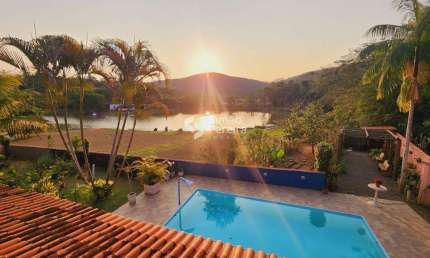 Exclusividade de  casa tipo chácara à venda, com vista para a lagoa em Simão Pereira, MG