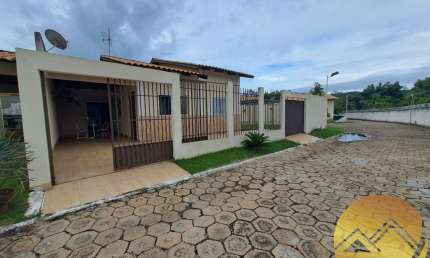 Casa de esquina no Condomínio Walta Marques 2 em frente ao clube lagoa- Caldas Novas.