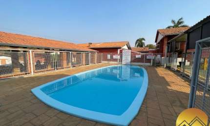 Chalé com 2 quartos, sendo 1 suíte, sala ampla, piscina, sauna,  churrasqueira