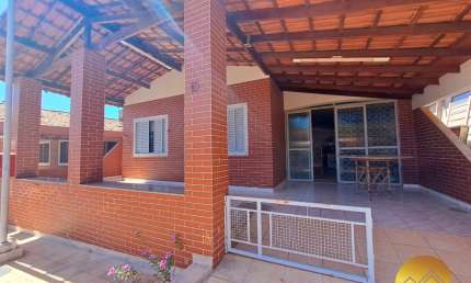 Excelente chalé em Caldas Novas com 4 suítes, laje, sala e cozinha conjugadas!