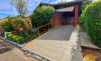 Oportunidade! Chalé em condomínio fechado e com área verde privativa!