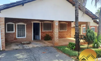 Oportunidade! Chalé em Caldas Novas, condomínio bem localizado próximo ao Assaí atacadista, sol da manhã