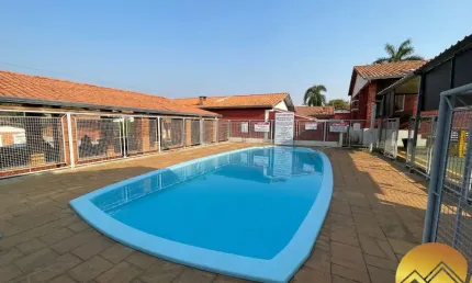 Chalé com 2 quartos, sendo 1 suíte, sala ampla, piscina aquecida, churrasqueiras