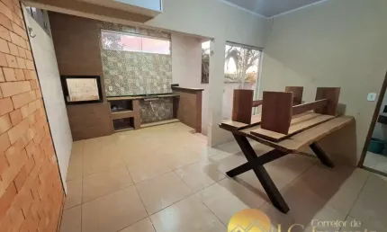 Chalé com acabamento impecável,  cozinha ampla com armários planejados, 3quartos, varanda com churrasqueira
