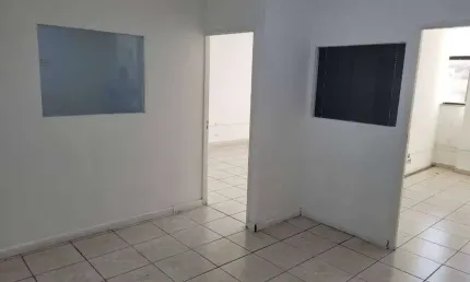 Sala comercial com 100 m2 de área útil no Santa Mena - Locação