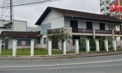 Casa com 14 dormitórios para alugar no bairro Centro em Timbó/SC