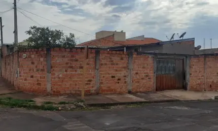 Vendo ou troco casa de 4 dormitórios no jardim brasil araraquara -sp