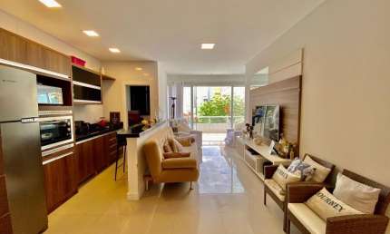 2 dormitórios decorado e com terraço a 2 quadras da praia
