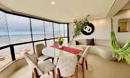 Luxuosa Cobertura de 3 Dormitórios com Vista Panorâmica do Mar, Piscina e Jacuzzi Privativas