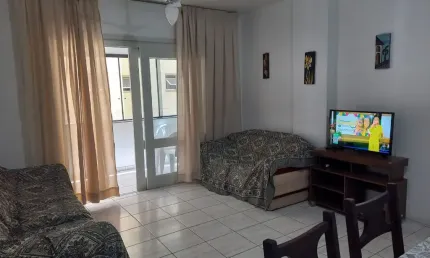 2 dormitórios com terraço a 1 quadra da praia para alugar