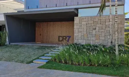 Magnífico sobrado com piscina deslumbrante  e fogo de chão!