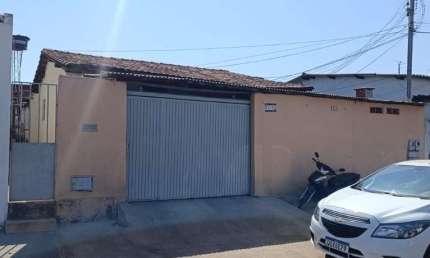 Casa com 3 quartos à venda na Mauá, 818, Setor Central, Anápolis por R$ 300.000