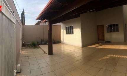 Casa com 3 quartos à venda na Francisco S. Batista, 29, Setor Bougainville, Anápolis por R$ 470.000