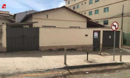 Casa com 3 quartos à venda na Doutor James Fanstone, 234, Cidade Universitária, Anápolis por R$ 550.000