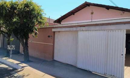 Casa com 3 quartos à venda na G, 17, Andracel Center, Anápolis por R$ 690.000
