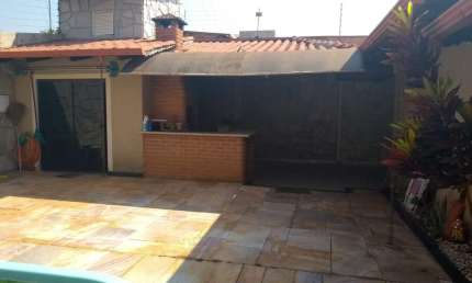 Casa com 3 quartos para alugar na Pedro Tonelini, 10, Residencial Itatiaia, Anápolis por R$ 2.000