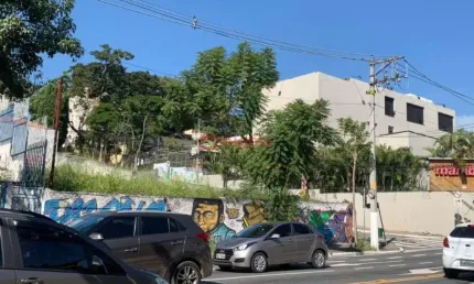 Terreno à venda na Avenida Giovanni Gronchi, 2735, Morumbi, São Paulo por R$ 3.890.000