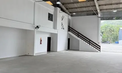 Barracão / Galpão / Depósito com 3 salas para alugar na Vila Nova, Joinville 