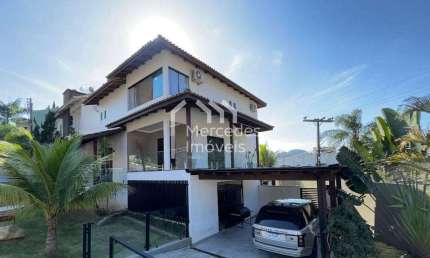 Casa com 3 suítes + 1 dormitório à venda, 350 m² por R$ 4.190.000 - Ariribá - Balneário Camboriú/SC