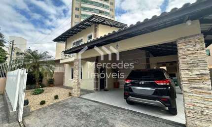 Casa com 1 suíte + 2 quartos à venda, 154 m² por R$ 1.650.000 - Centro - Itajaí/SC