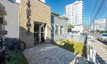 Casa comercial com 10 salas para alugar na Rua João Bauer, 335, Centro, Itajaí