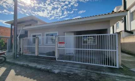 Casa com 2 quartos para alugar na Rua das Goiabas, Vargem Grande, Florianópolis