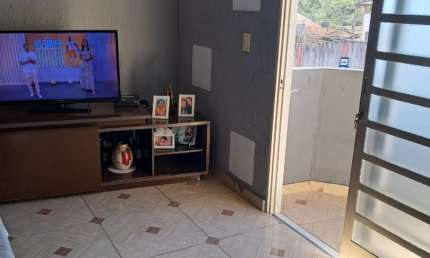 Casa assobradada com 3 dormitórios no bairro Monte Castelo/SJC
