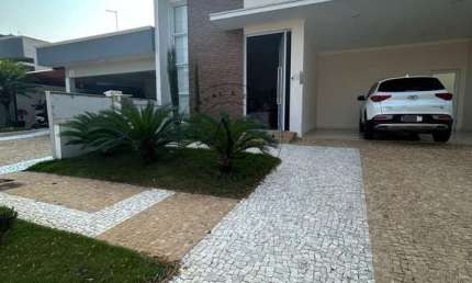 Casa Térrea em Condomínio: 3 Quartos Amplos e Piscina Privativa – Conforto e Exclusividade!