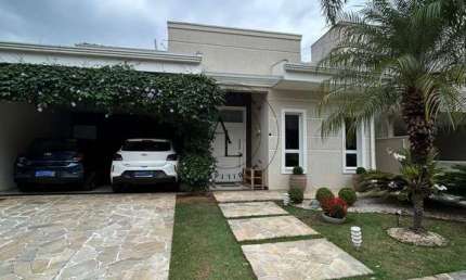 Casa Ampla em Condomínio de Alto Padrão em Valinhos com 3 Suítes e Sala de Cinema Exclusiva!