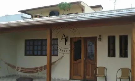 Casa Tipo Edícula com Amplo Quintal Frontal à Venda – Espaço e Conforto para Você!