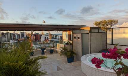 Apartamento na orla de cabo branco com cobertura  e uma banheira privativa