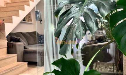 Casa Duplex com Suíte e Varanda – Acabamento Impecável em Excelente Localização!