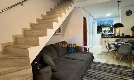 Casa Duplex com Suíte e Varanda – Acabamento Impecável em Excelente Localização!