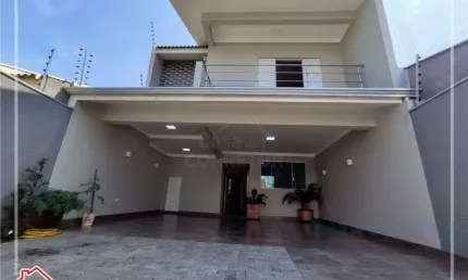 Sobrado em Maringá no Parque Residencial Tuiuti em Maringá