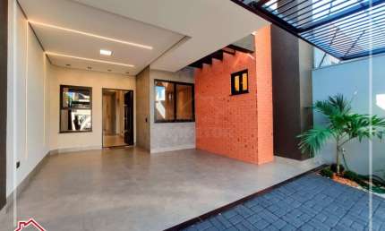 Casa com PISCINA  e COZINHA PLANEJADA no JARDIM BRASIL em Maringá