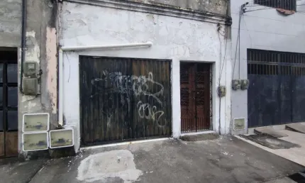 Casa no parque araxa, 4, 40 x 55 m ,sala  de visita,  2 quartos,.