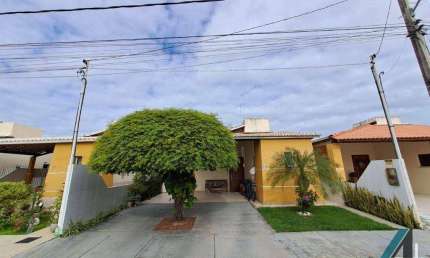 Casa de alto padrão em condomínio fechado na Aruana