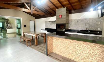 Casa à venda no bairro Morada de Laranjeiras - Serra/ES