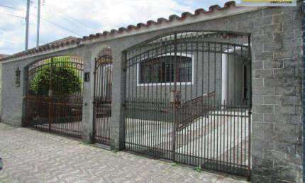 Casa com 3 dormitórios à venda, 173 m² por R$ 770.000,00 - Jardim Guassu - São Vicente/SP