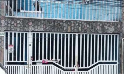 Casa com 3 quartos à venda na Rua Califórnia, 89, Jardim Santo Eduardo, Embu das Artes por R$ 380.000