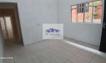 Casa com 3 quartos para alugar na Rua Califórnia, 422, Jardim Santo Eduardo, Embu das Artes, 40 m2 por R$ 1.000